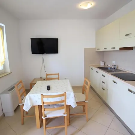 Apartment Awesome In With House Sea View Mandre