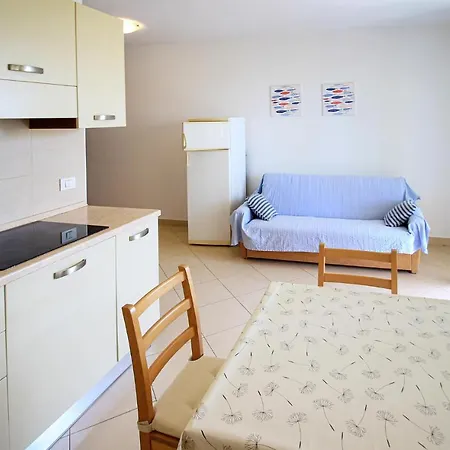 Appartement Awesome In With House Sea View Mandre